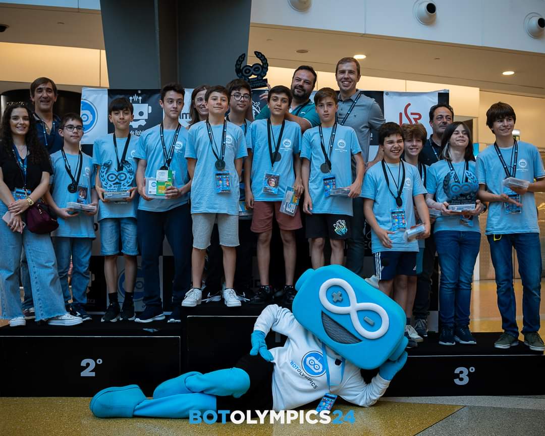 Robotics Club at Agrupamento Raul Proença wins double victory at BotOlympics