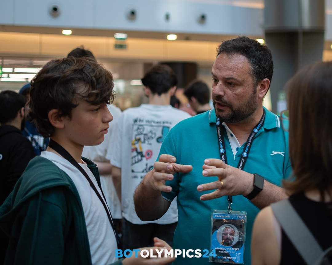 Robotics Club at Agrupamento Raul Proença wins double victory at BotOlympics