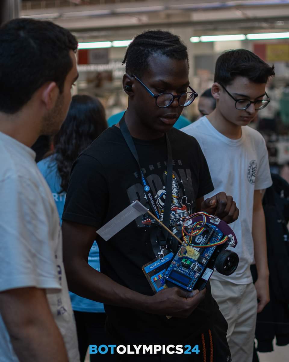 Robotics Club at Agrupamento Raul Proença wins double victory at BotOlympics