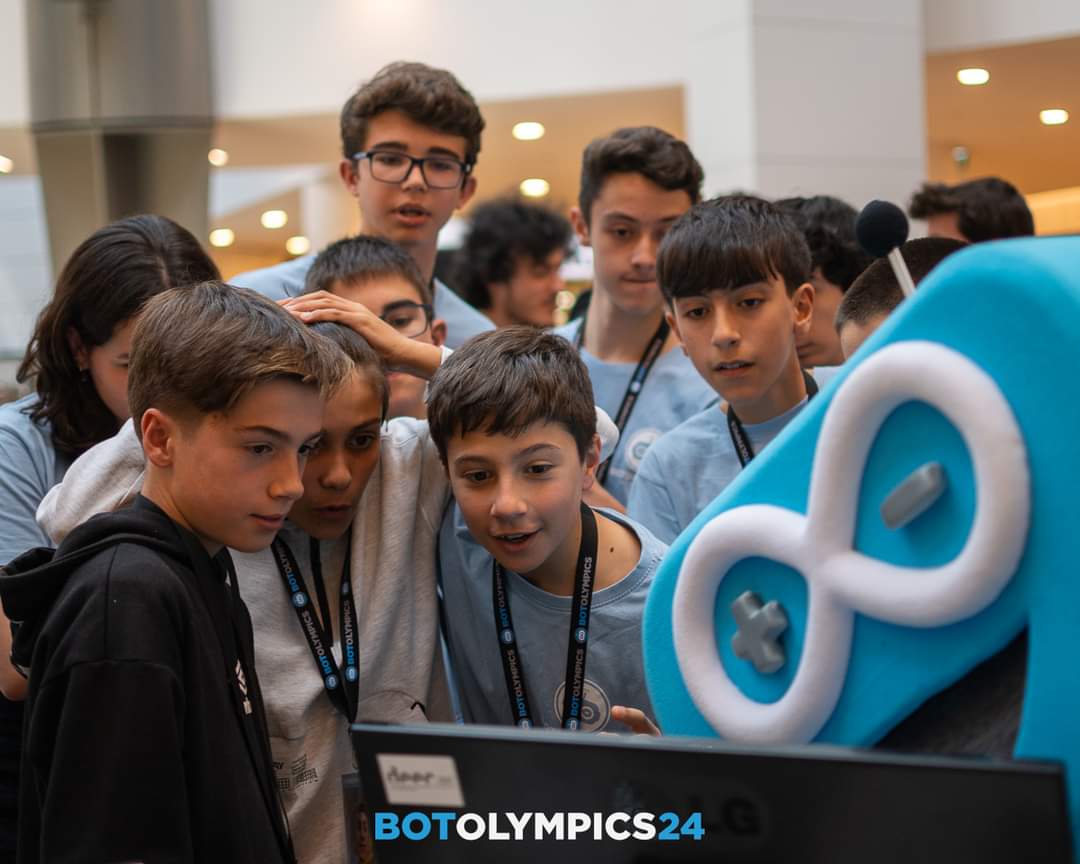 Robotics Club at Agrupamento Raul Proença wins double victory at BotOlympics