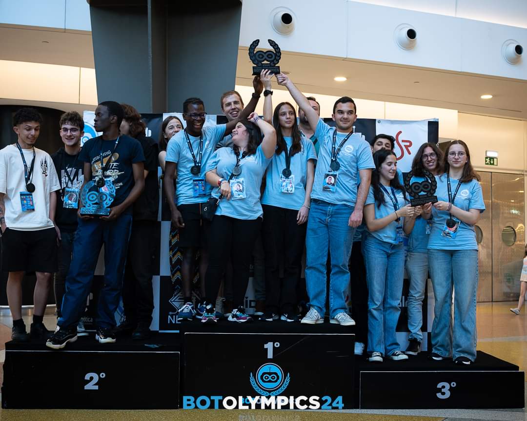 Robotics Club at Agrupamento Raul Proença wins double victory at BotOlympics
