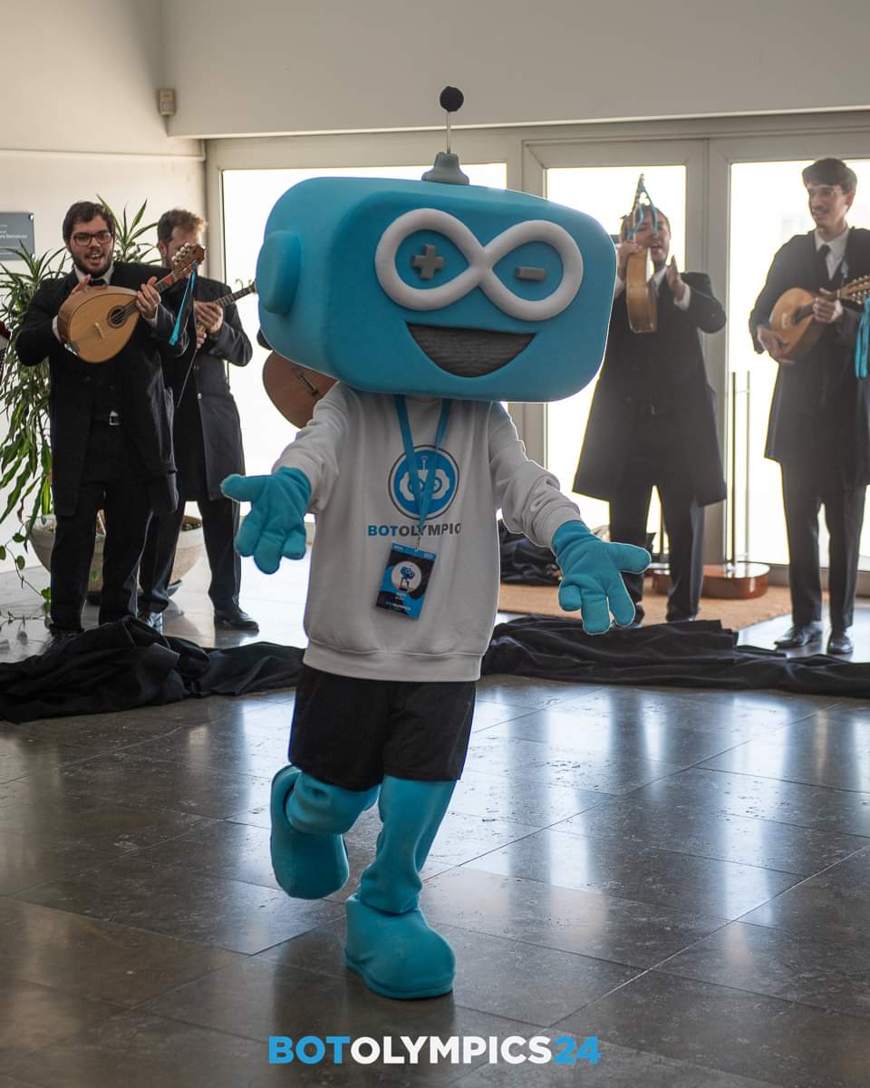 Robotics Club at Agrupamento Raul Proença wins double victory at BotOlympics