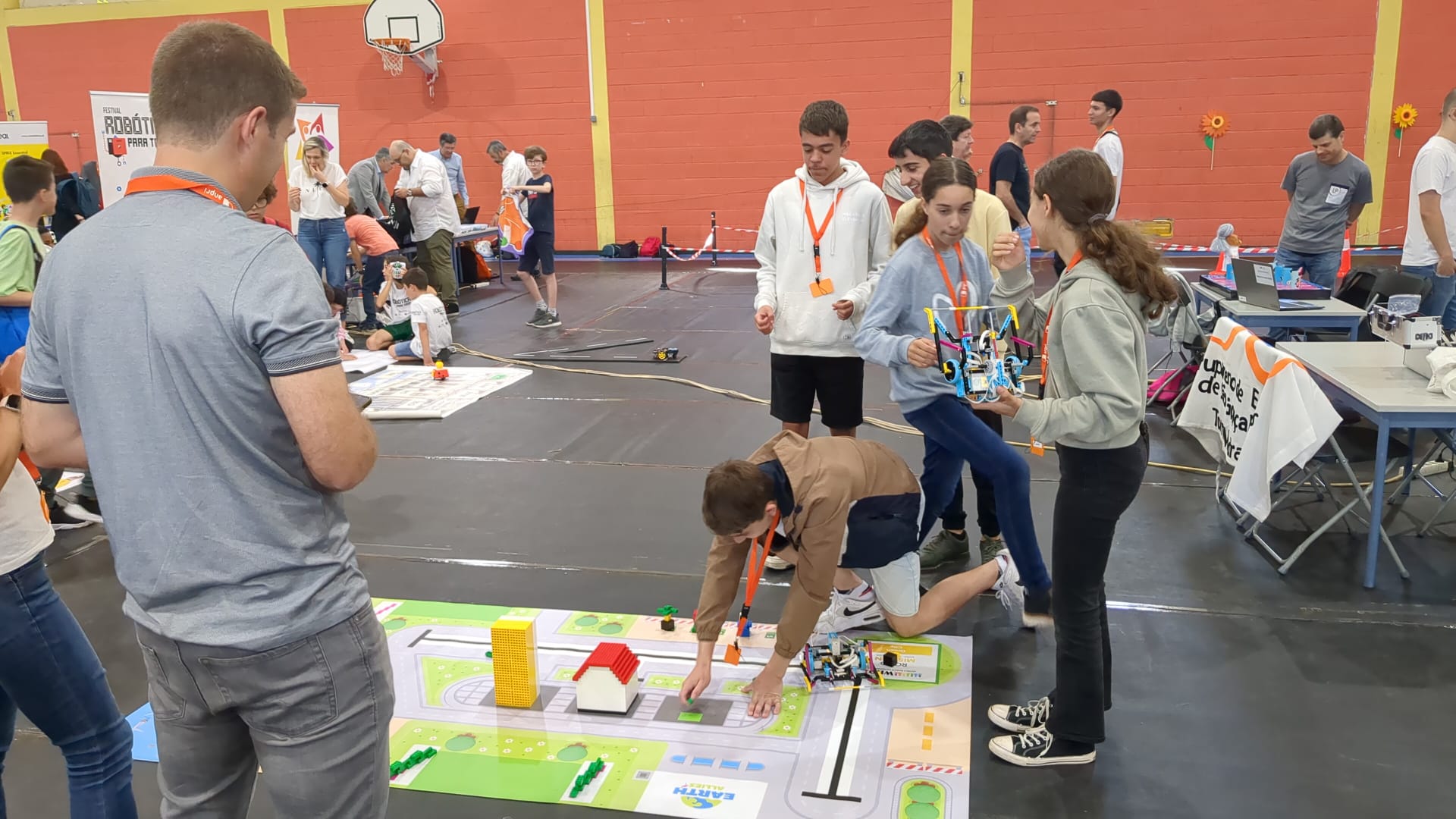 Robotics Club at Agrupamento de Escolas Raul Proença shines at the Robotics Olympiad