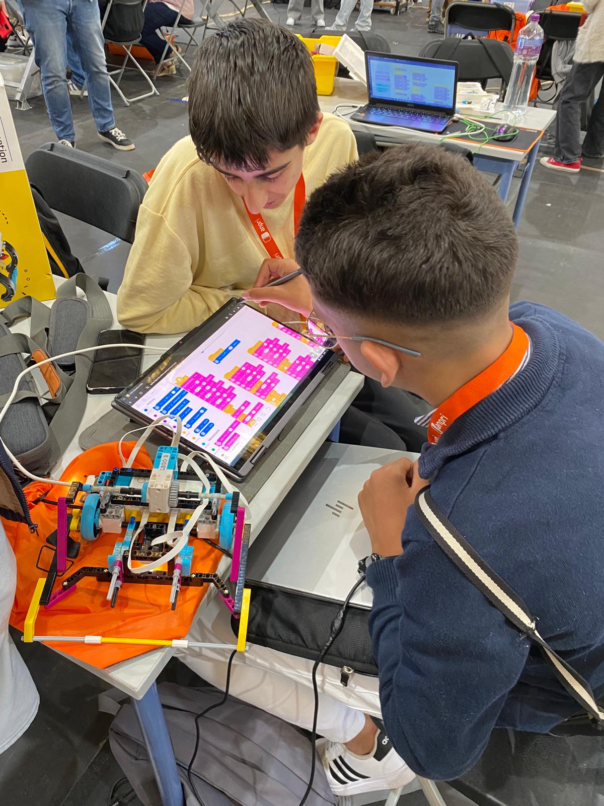 Robotics Club at Agrupamento de Escolas Raul Proença shines at the Robotics Olympiad